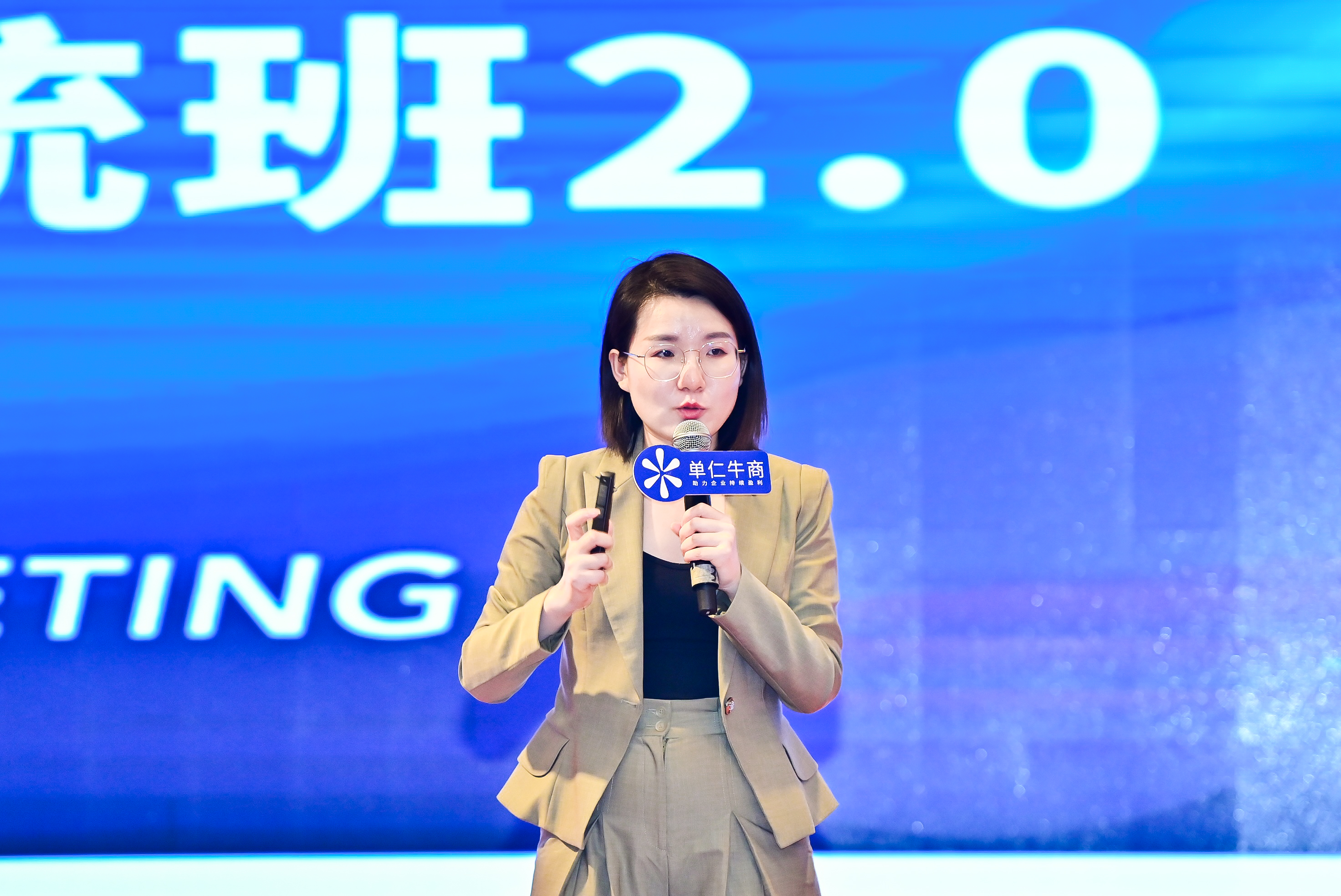 破解企业矩阵营销痛点：AI全域矩阵增长法如何实现流量与转化双爆发？